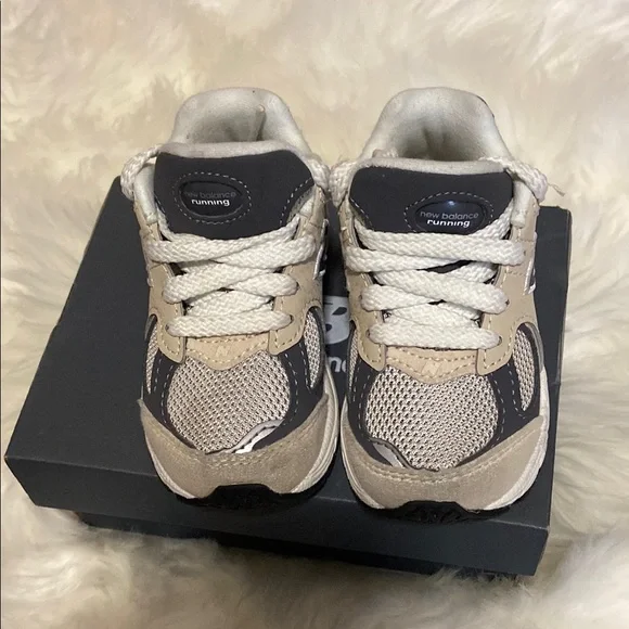 Toddler’s New Balance Sneakers - Picture 3 of 5